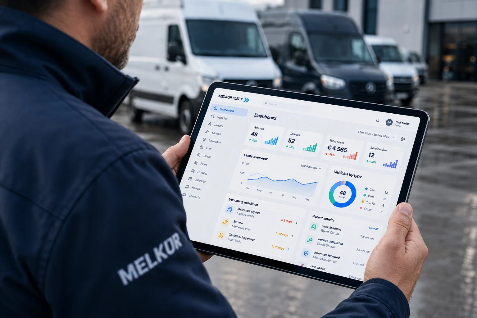 Fleet manager using Melkur Fleet on a tablet